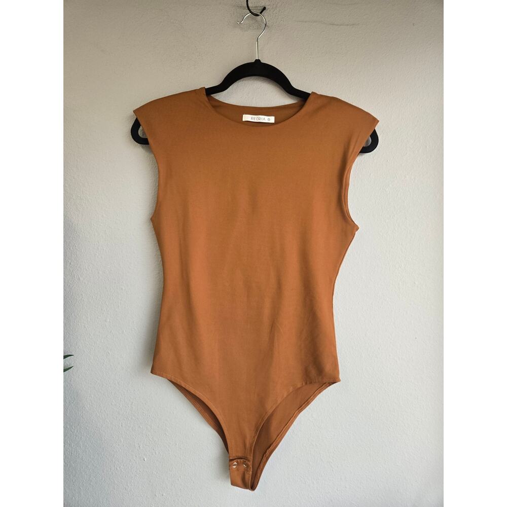REORIA Padded Shoulder Sleeveless Crew Neck Bodysuit Caramel Brown Small